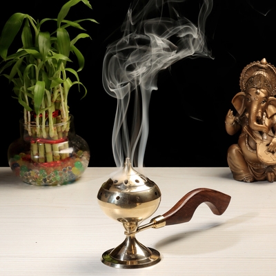 Brass Lobaan With Wooden Handle image